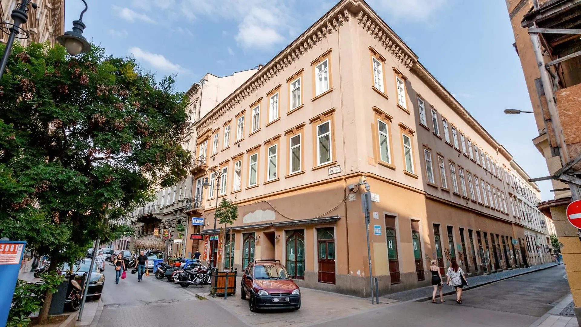 Budapest Magic In Downtown 0*,